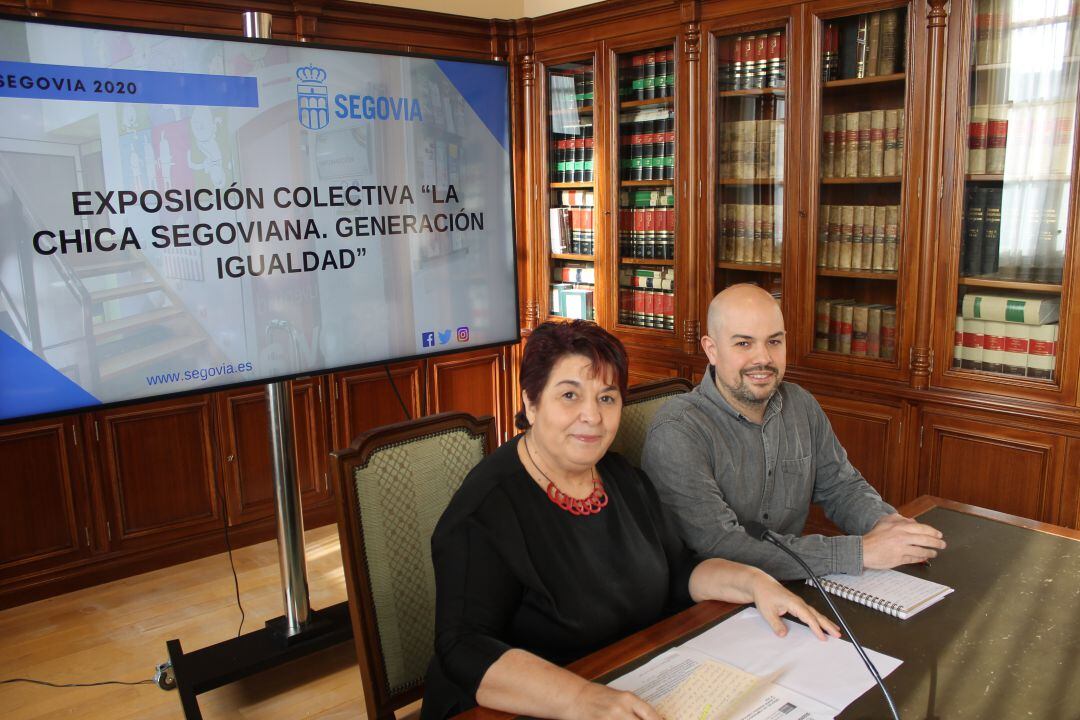 La alcaldesa Clara Luquero junto al concejal de juventud Ángel Galindo durante la presentación de la convocatoria 