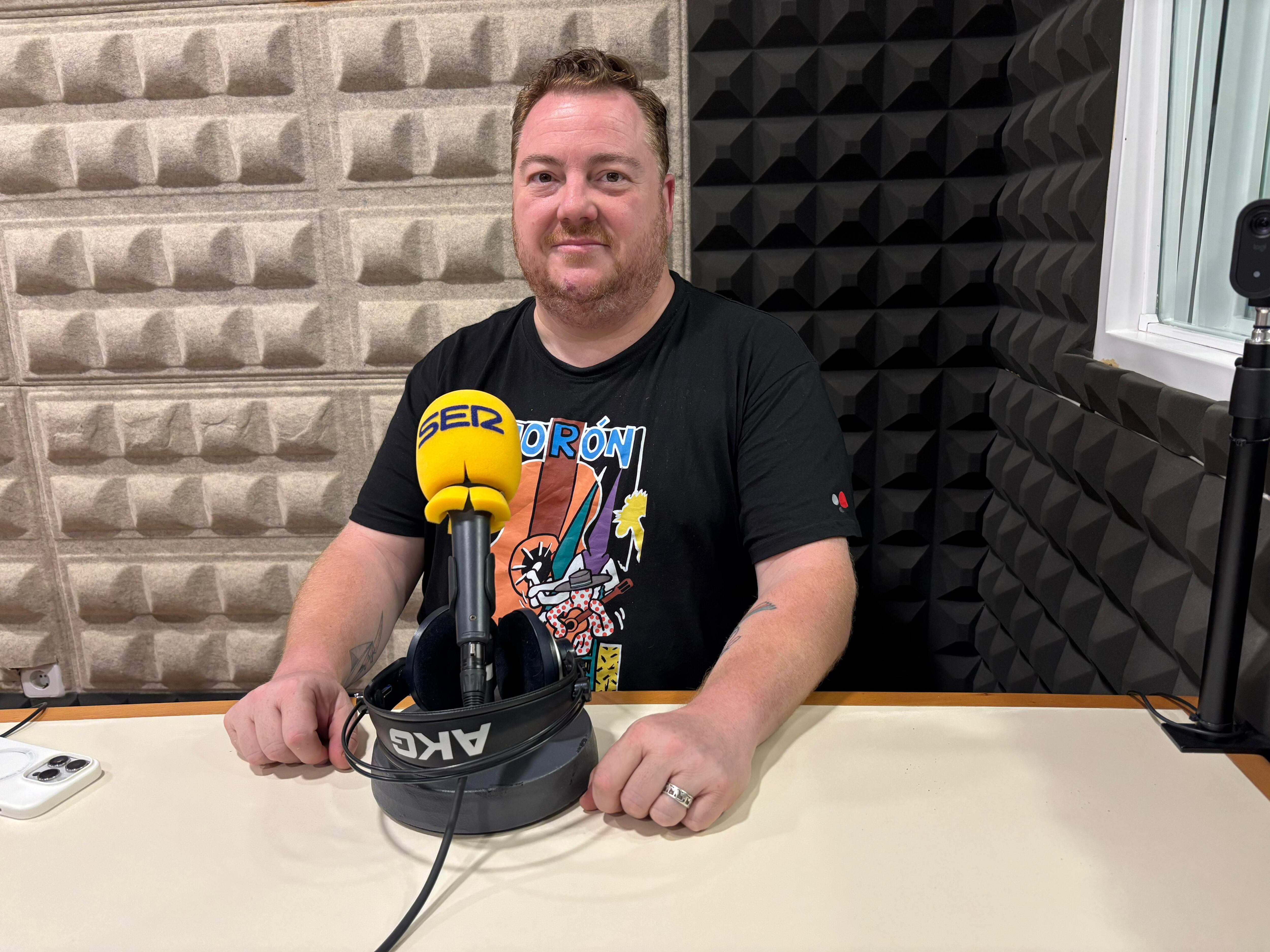 Agustín Israel Barrera artista local y coordinador de artes plásticas del Ayuntamiento de Morón