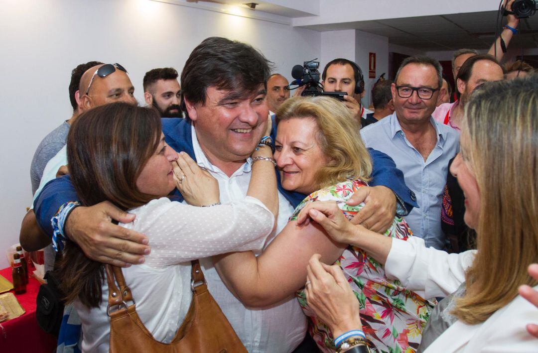 Gabriel Cruz, celebrando la victoria electoral 