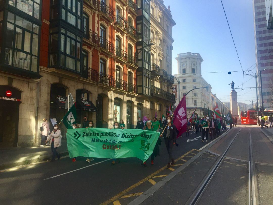 Una nueva jornada de huelga convocada por los sindicatos ELA, LAB, CCOO Y ESK, en Bilbao