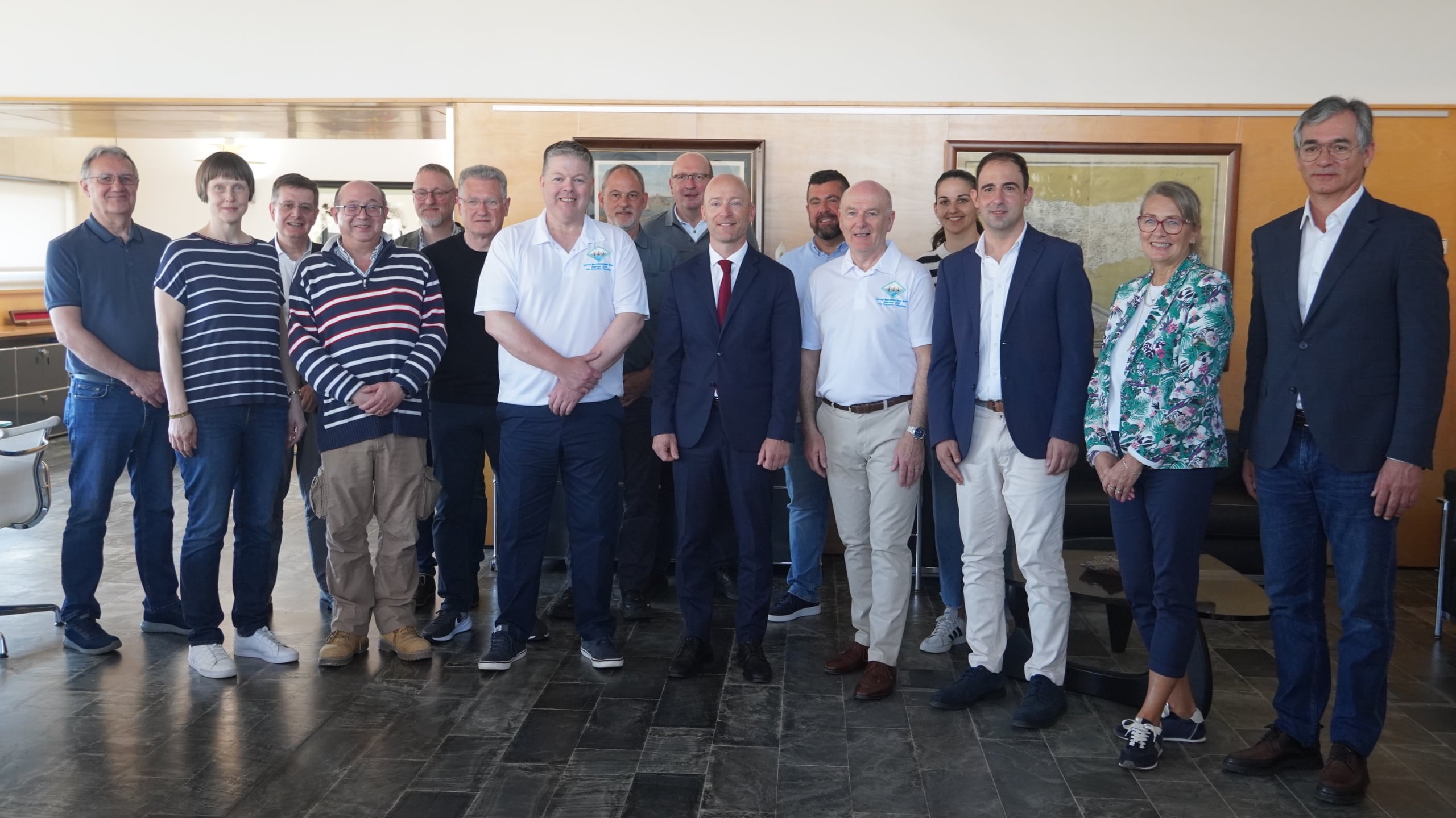 Moment de la trobada entre el comité executiu dels IGA i el Consell de Menorca