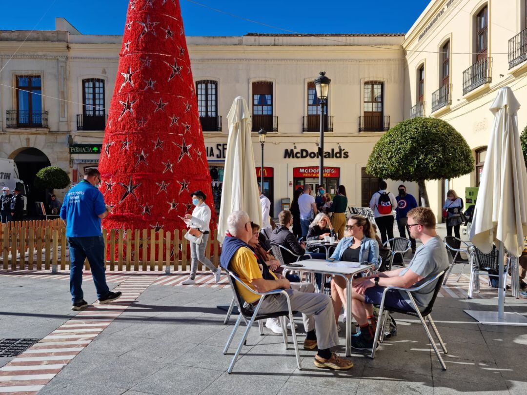 Las terrazas de bares y restaurantes están registrando una gran afluencia de personas