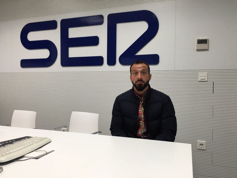 Santi Sedano en nuestros estudios de Radio Palencia cuando entrenaba al C.D. Palencia