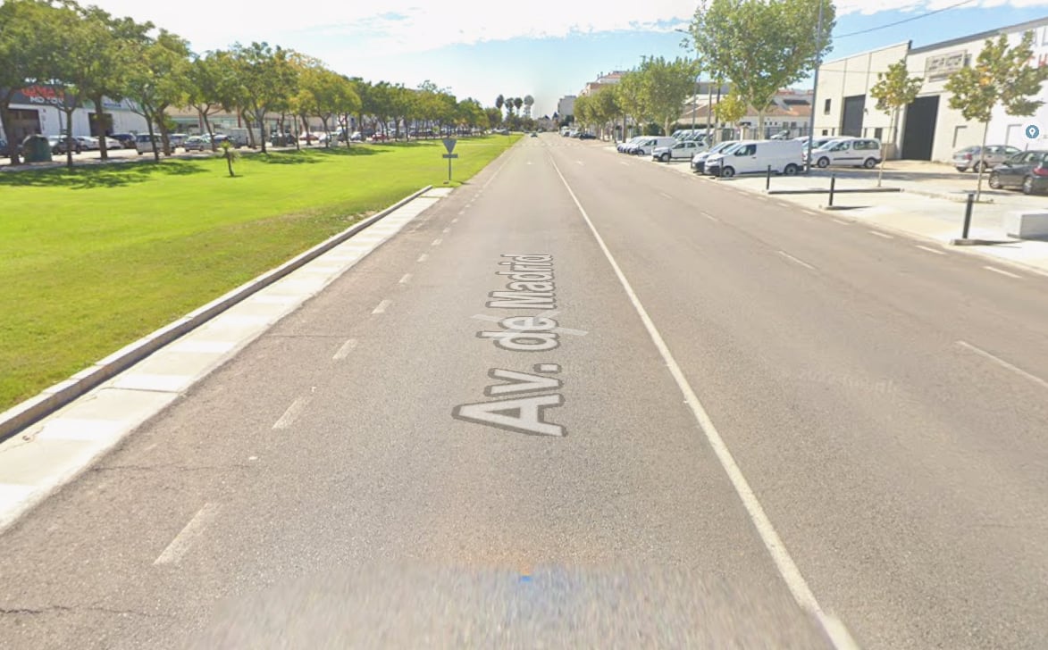 Un trabajador sufre quemaduras en el 90% de su cuerpo en una explosión en un taller mecánico en avenida de Madrid de Don Benito