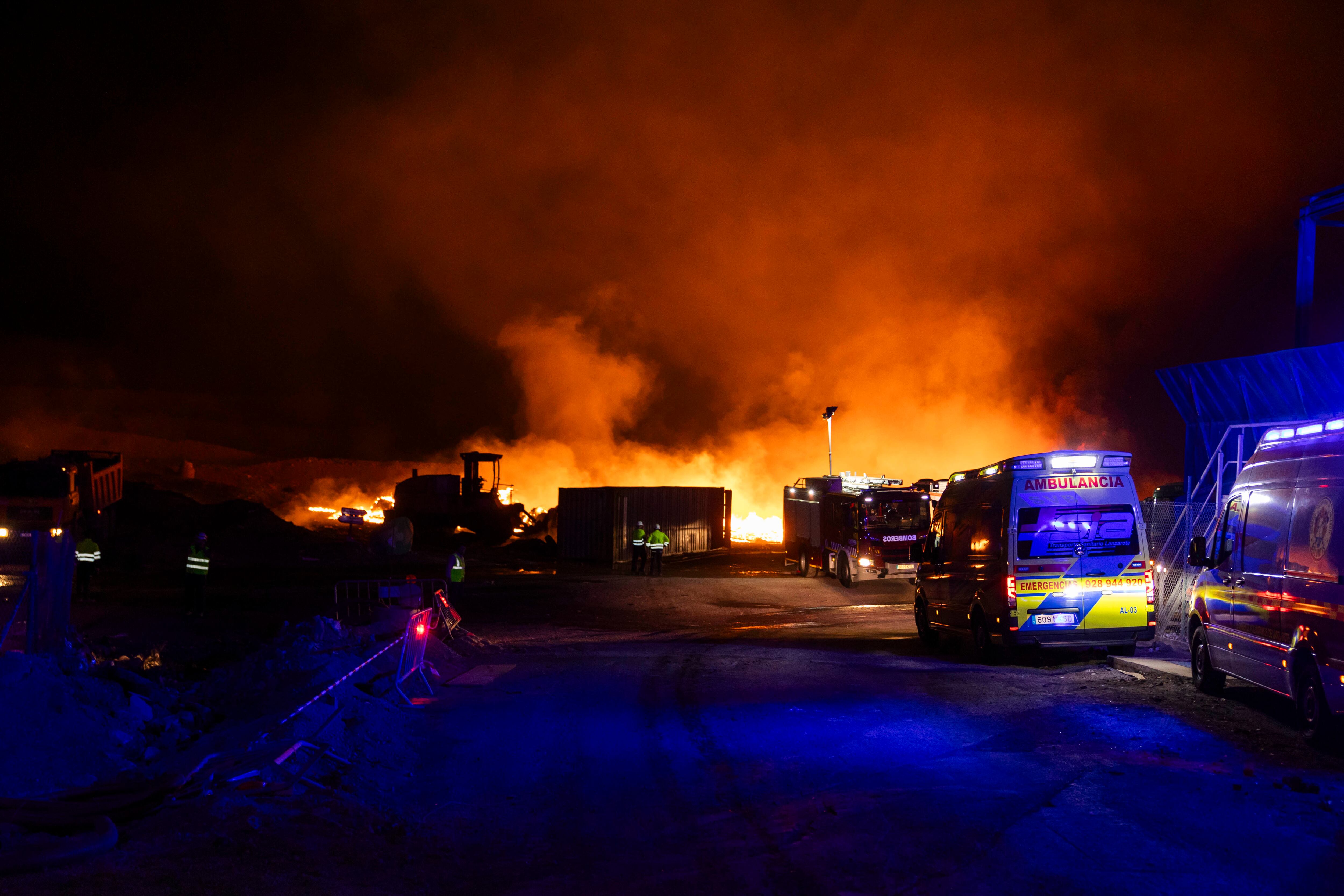 Incendio en el vertedero de Zonzamas, en Lanzarote.
