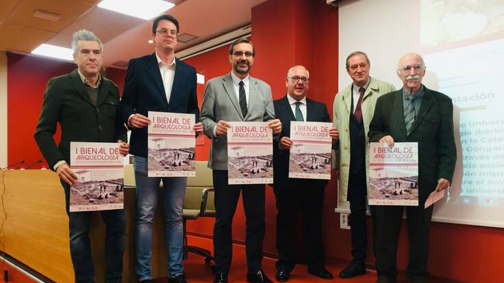 Arturo Ruiz, organizador Bienal de Arqueología: "Hablaremos de hallazgos como el Arco de Jano de Mengíbar"
