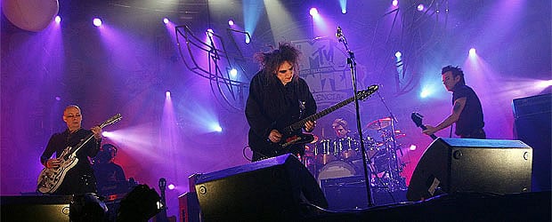 Robert Smith, Porl Thompson, Simon Gallup y Jason Cooper, durante su concierto de anoche en Valencia