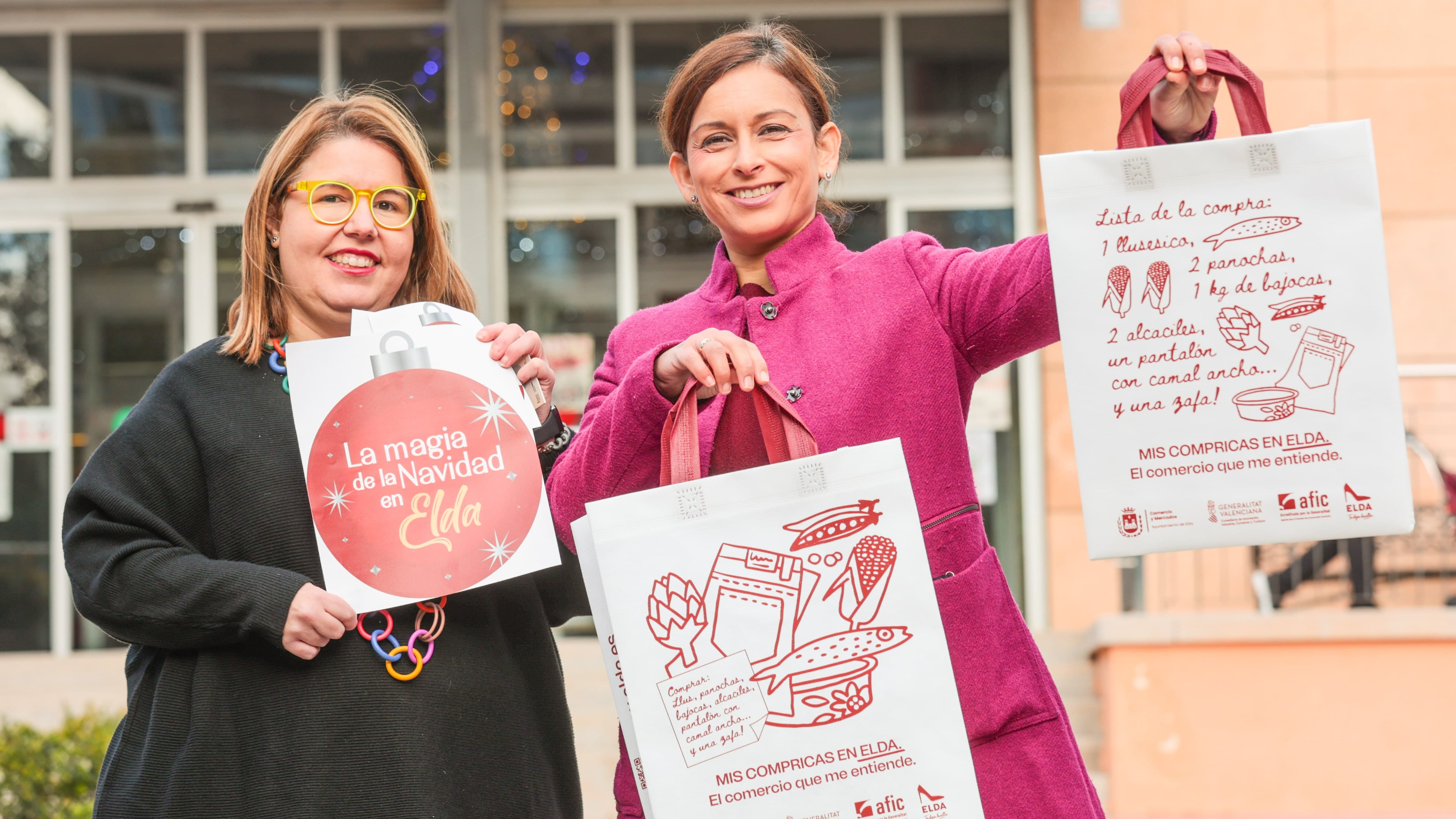 Rocío Vera, presidenta de la Asociación de Empresarios de Elda, junto a Silvia Ibáñez, concejala de Comercio y Mercados de Elda