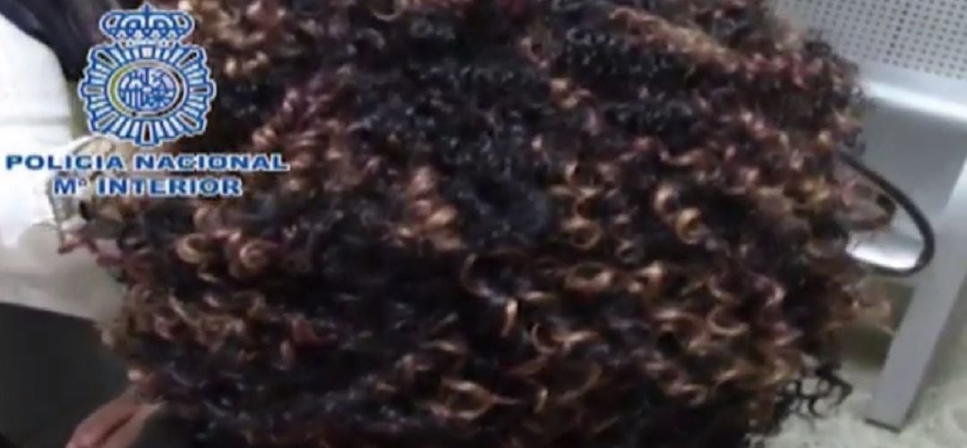 Foto de archivo de una peluca requisada por la Policía Nacional.