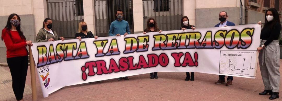 Concentración de miembros de la Comisión Pro-traslado a "peritos".