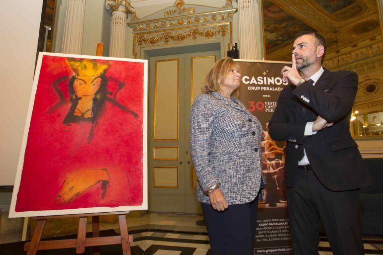 El conseller de Cultura, Santi Vila, amb la directora de la Fundació Castell de Perelada , Isabel Suqué 