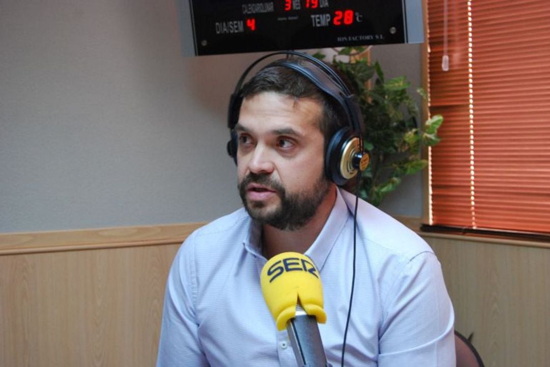 Jesús Santos, portavoz de Ganar Alcorcón, en los estudios de Ser Madrid Oeste