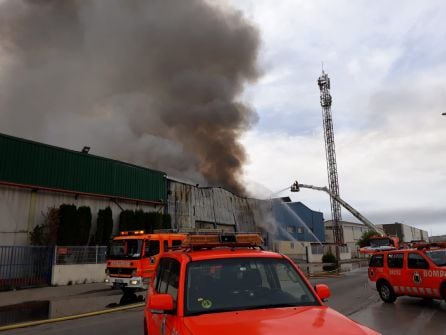 Incendio en el polígono industrial La RevaI