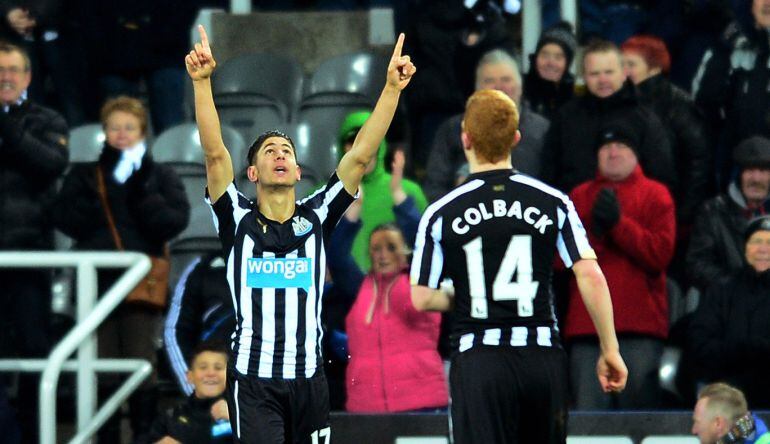 El delantero del Newcastle celebra su quinto gol en la Premier 