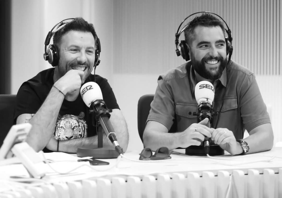 Dani Mateo e Iñaki Urrutia en los estudios de la Cadena SER, en Madrid.