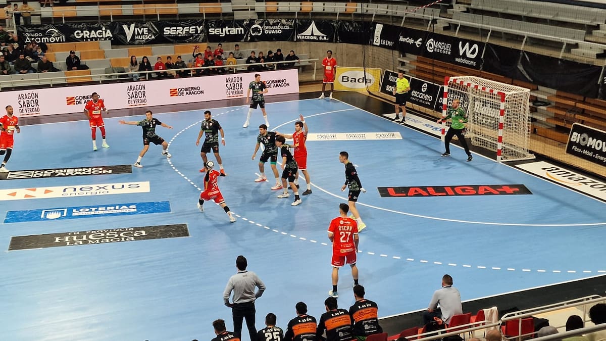 José Nolasco satisfecho con la victoria del Bada Huesca ante Torrelavega