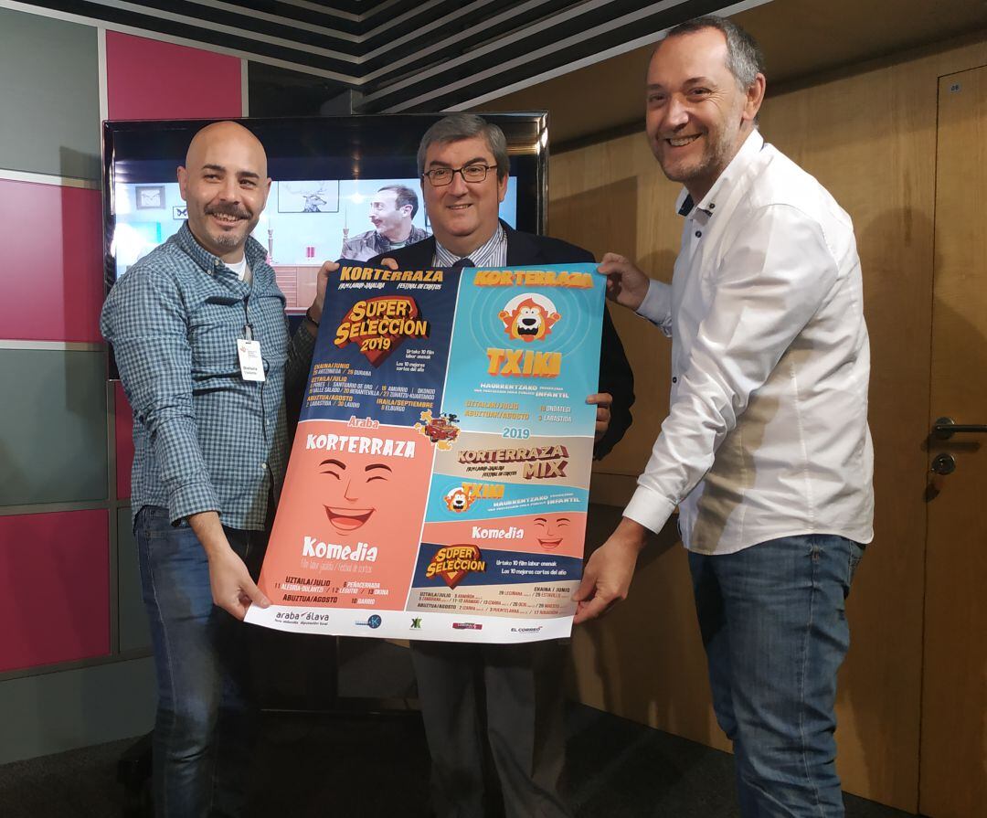 Xavi Vitoria (director de Korterraza), Joseba Lopez de Jeredia (Director de Eusketa, Cultura y Deporte) y Kepa Ortiz de Urbina (Laboral Kutxa)