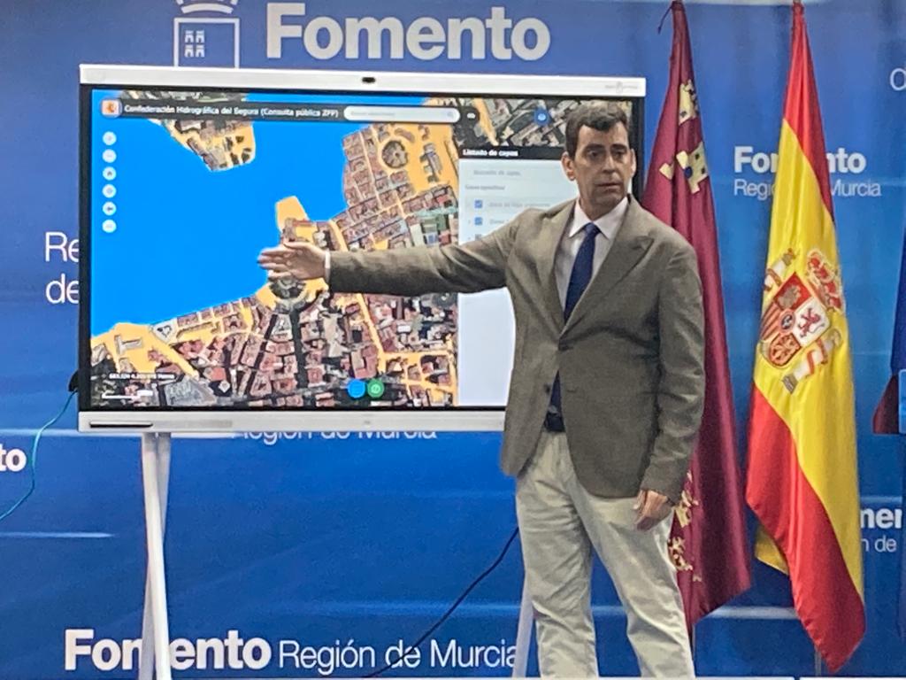 José Ramón Díez de Revenga, consejero de Fomento, critica la cartografía de los flujos de agua preferente diseñados por la CHS