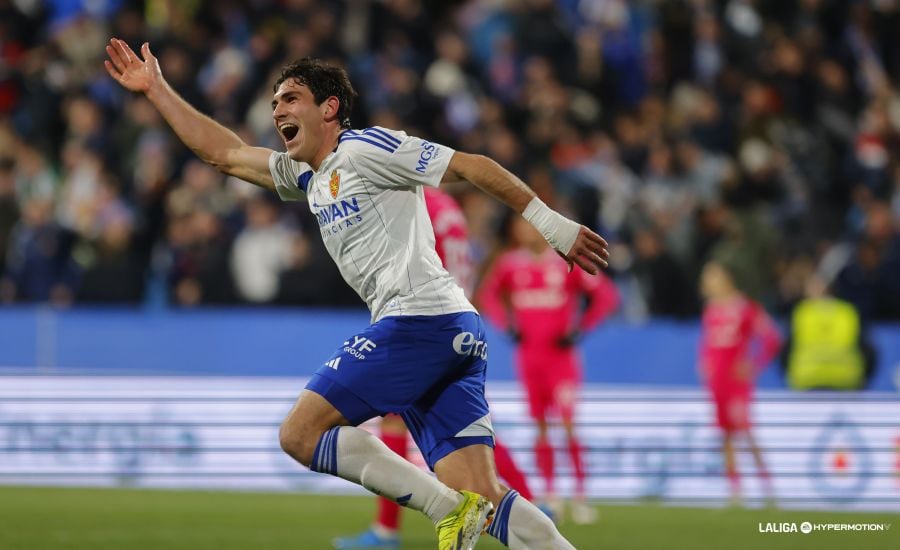 Iván Azón celebra su gol contra el Tenerife