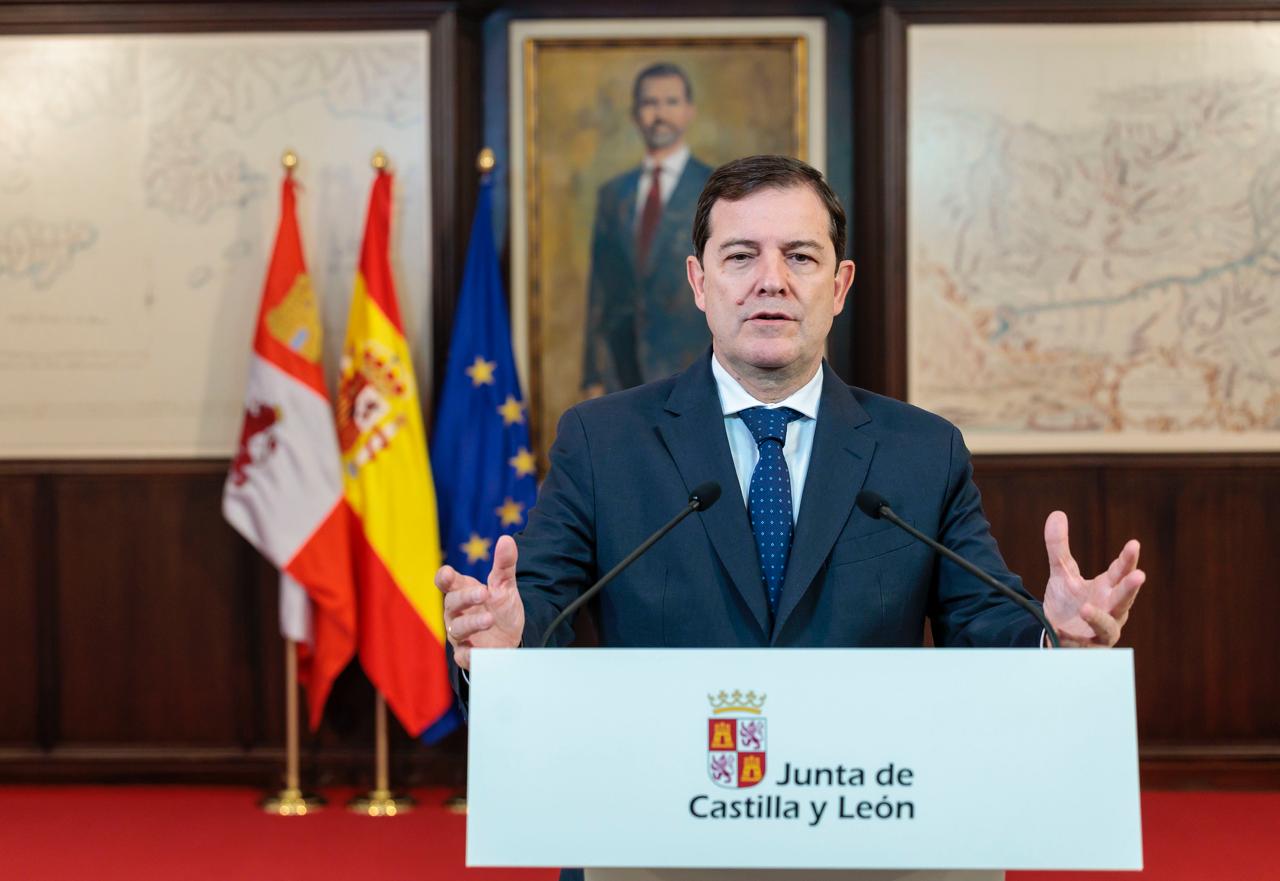 El presidente de la Junta de Castilla y León, Alfonso Fernández Mañueco, ofrece una declaración institucional tras anunciar los grupos en las Cortes enmienda a la totalidad al presupuesto para 2026 | Fuente: Junta de Castilla y León