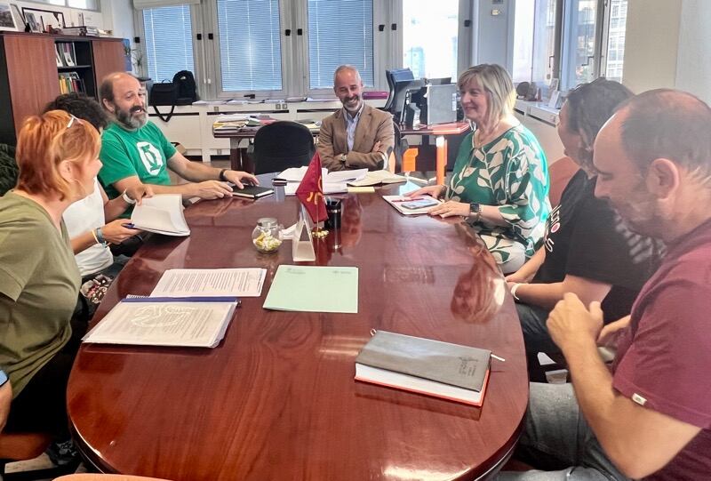 Reunión de Sergio Silva, consejero de educación con Ampas de enseñanzas no obligatorias.