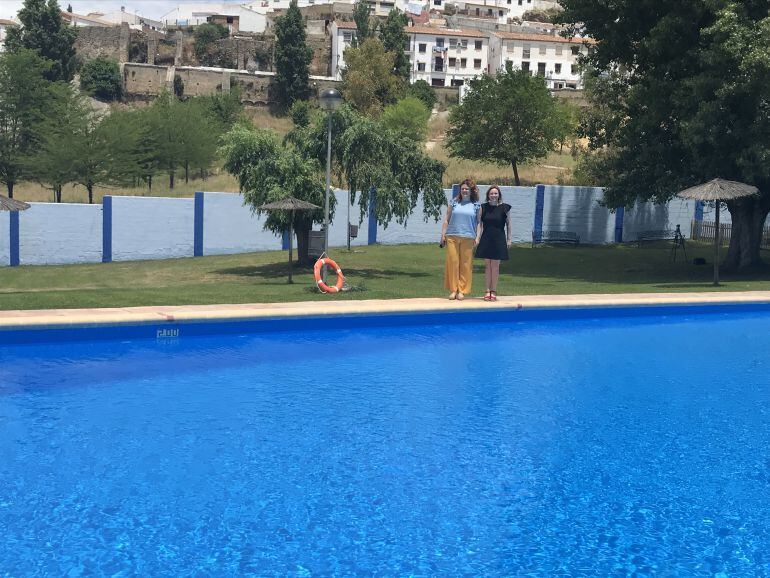 La alcaldesa, Teresa Valdenebro, junto a la edil de Deportes, Mª José Sánchez han anunciado la apertura