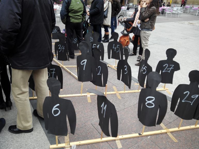 Cada año estas figuras recuerdan a las víctimas de los accidentes de tráfico.