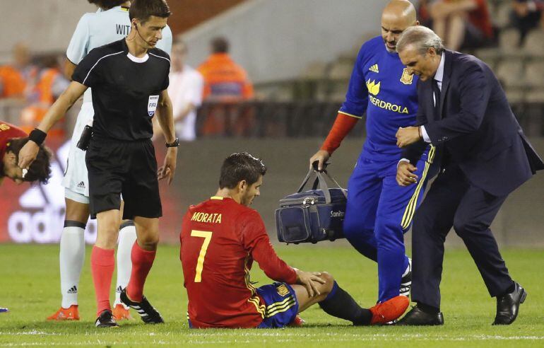 Álvaro Morata se tuvo que retirar del campo en el partido amistoso entre Bélgica y España.
