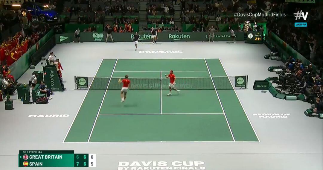 Rafa Nadal celebra el punto frente a Gran Bretaña