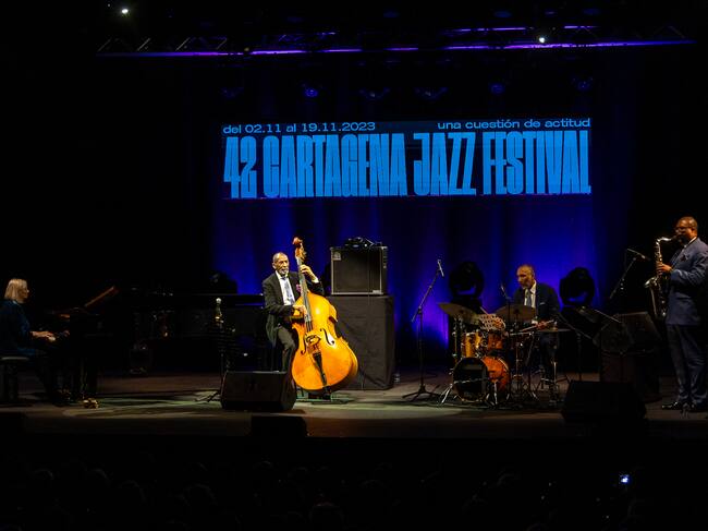 Ron Carter, el guardián de las esencias del jazz. El longevo contrabajista norteamericano ofreció una vibrante actuación en el Nuevo Teatro Circo de Cartagena.