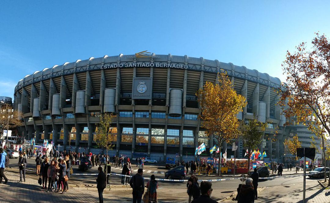 Los aledaños del Santiago Bernabéu ya están preparados para acoger la final