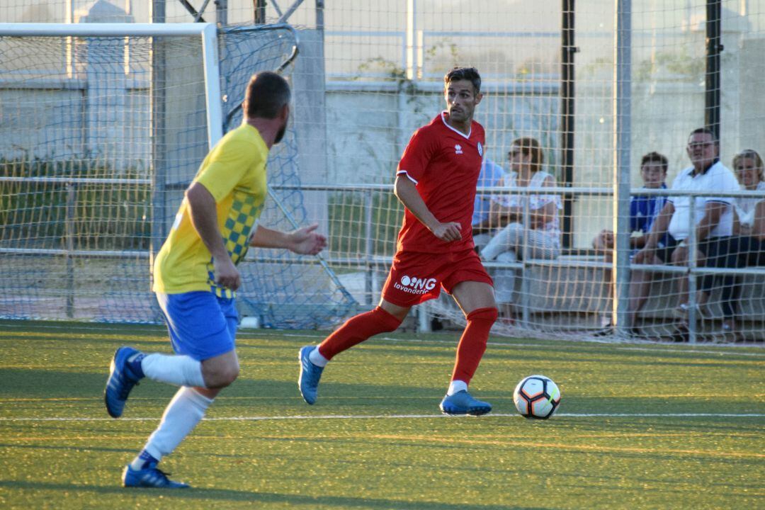 Juan Gómez durante el partido del Xerez DFC en Conil