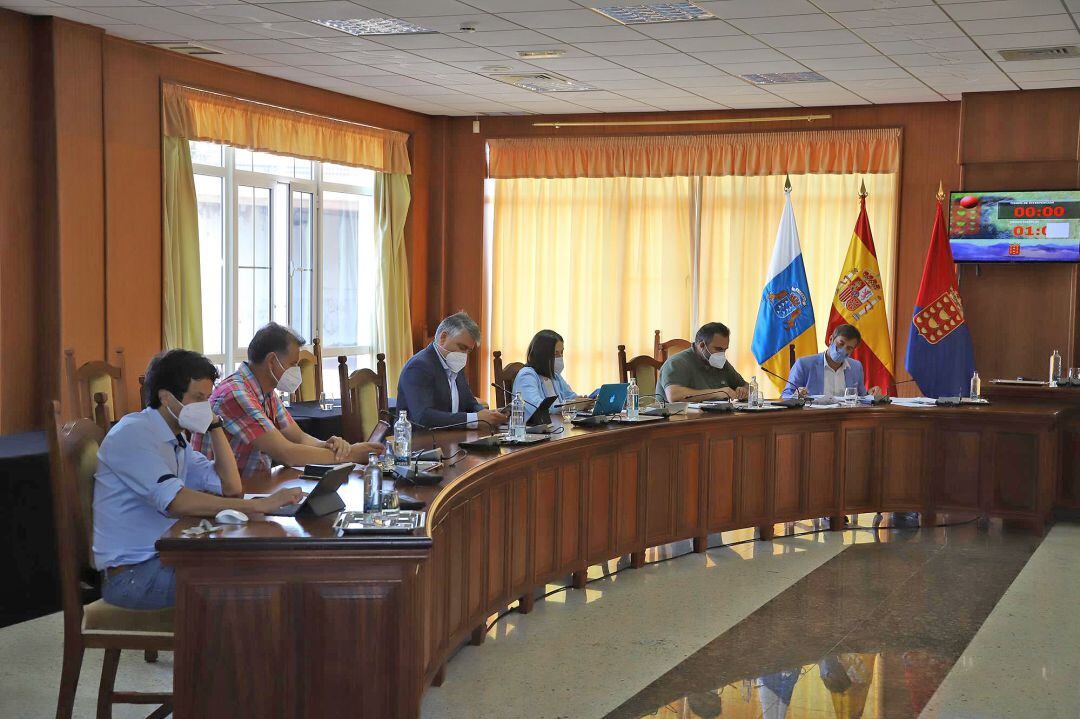 Los consejeros de CC-PNC en el pleno del Cabildo de Lanzarote.