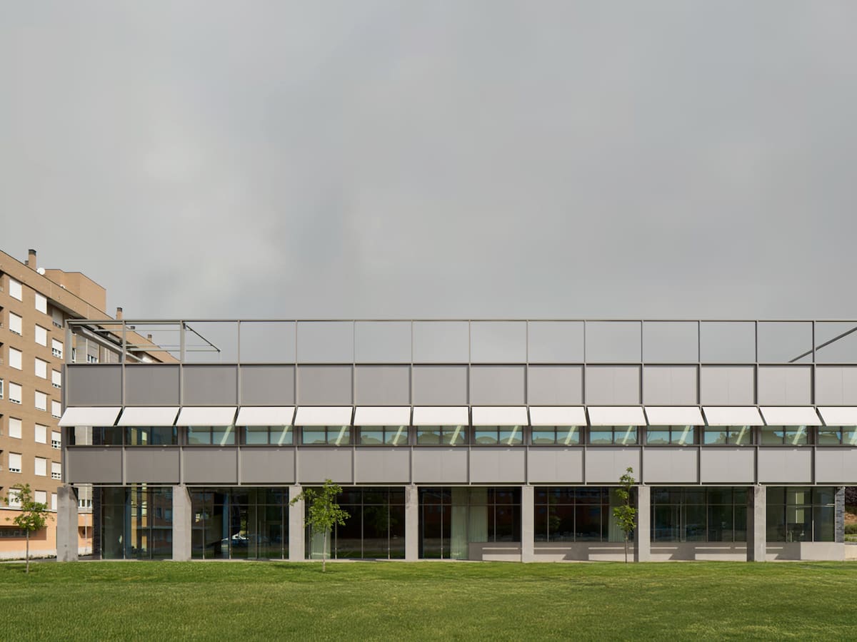 Elegante y sostenibles: claves arquitectónicas del Centro de Empresas de Base Tecnológica de Eras
