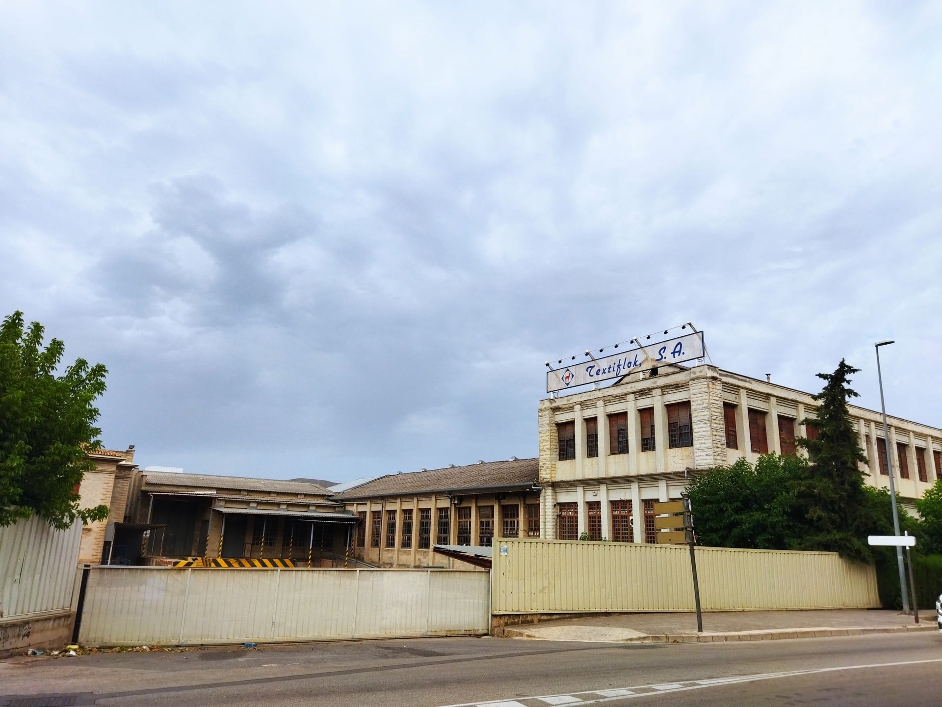 Cocentaina ha iniciado el procedimiento para dotar de zona verde, la reurbanización y uso de las edificaciones del área de Textiflok.