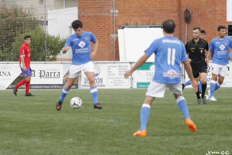 Tomás Abelleira (de frente), nuevo fichaje del Compos