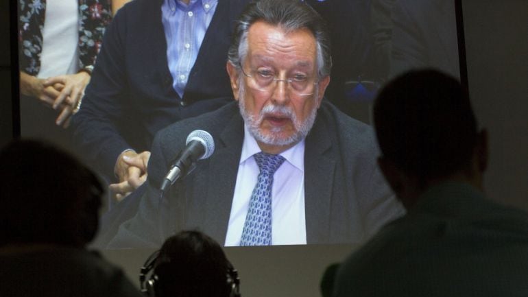 Vista del monitor ubicado en la sala de prensa de la Escuela Balear de la Administración Pública, durante la declaración del exvicealcalde de Valencia Alfonso Grau