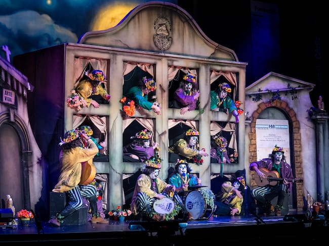 Chirigota: 'Los que la tienen de mármol'