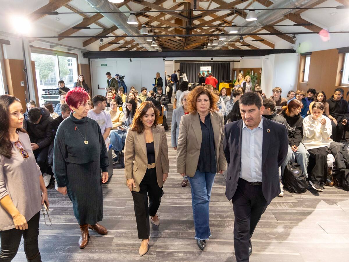 El Gobierno presenta una exposición en el Metrosidero en contra de la violencia machista