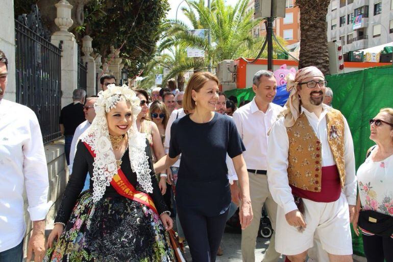 María Dolores de Cospedal visita les Fogueres d&#039;Alacant