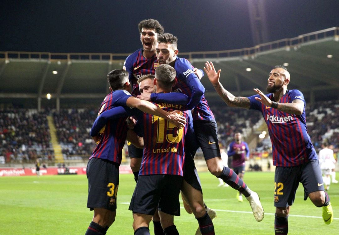 El Barça celebra el gol de Lenglet en el descuento