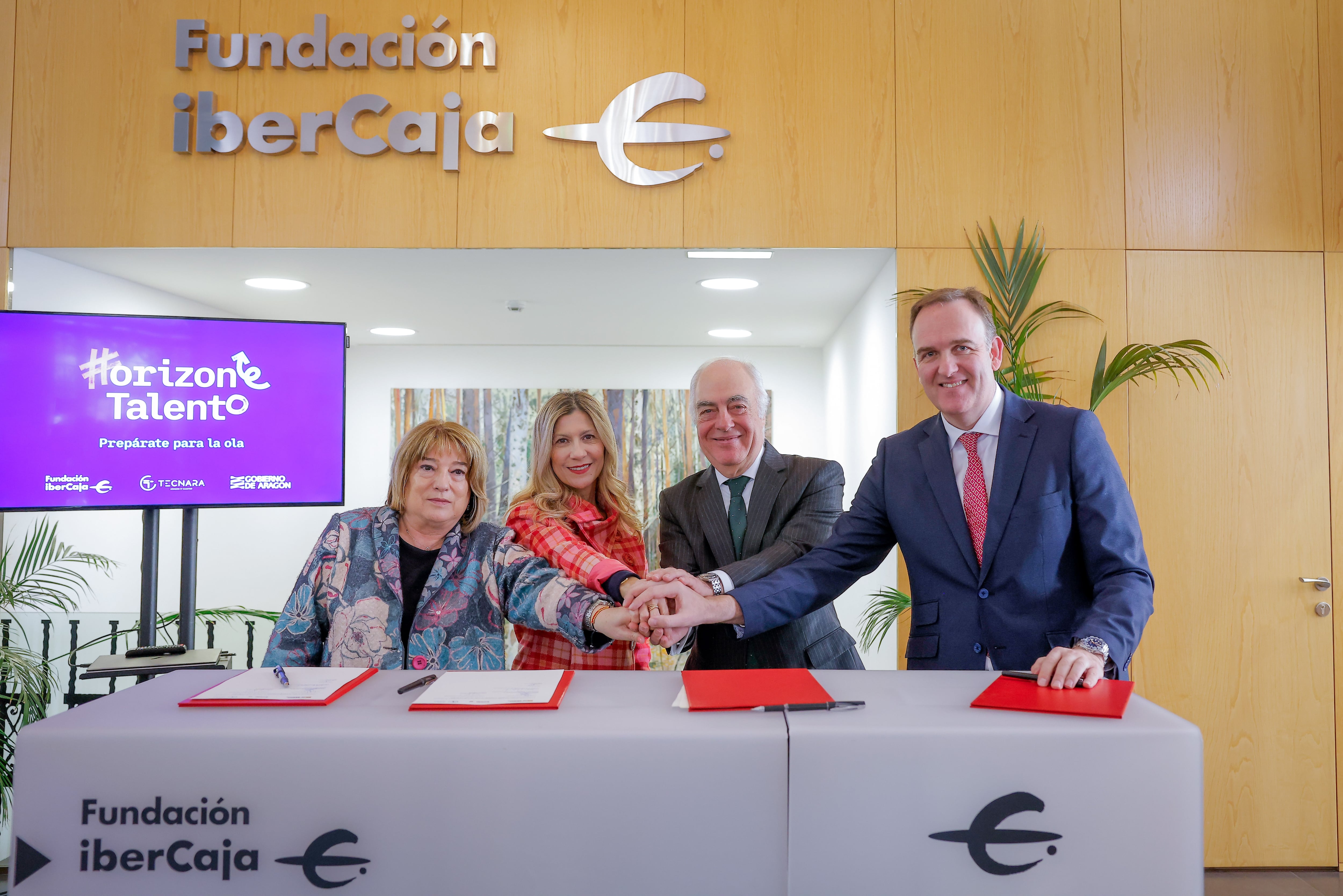 Tomasa Hernández, consejera de Educación, Cultura y Deporte del Gobierno de Aragón; Mar Vaquero, vicepresidenta y consejera de Presidencia, Economía y Justicia del Gobierno de Aragón; José Luis Rodrigo, director general de Fundación Ibercaja, y Félix Gil, presidente de Tecnara.