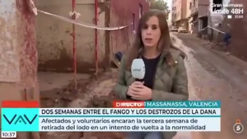 Una reportera ve una pintada en Valencia, intenta hacer un homenaje y acaba firmando el vídeo del año.