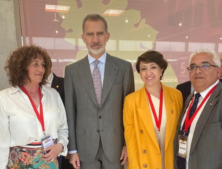 Los primeros ediles de Socuéllamos y Pedro Muñoz con el Rey Felipe VI en Fenavin