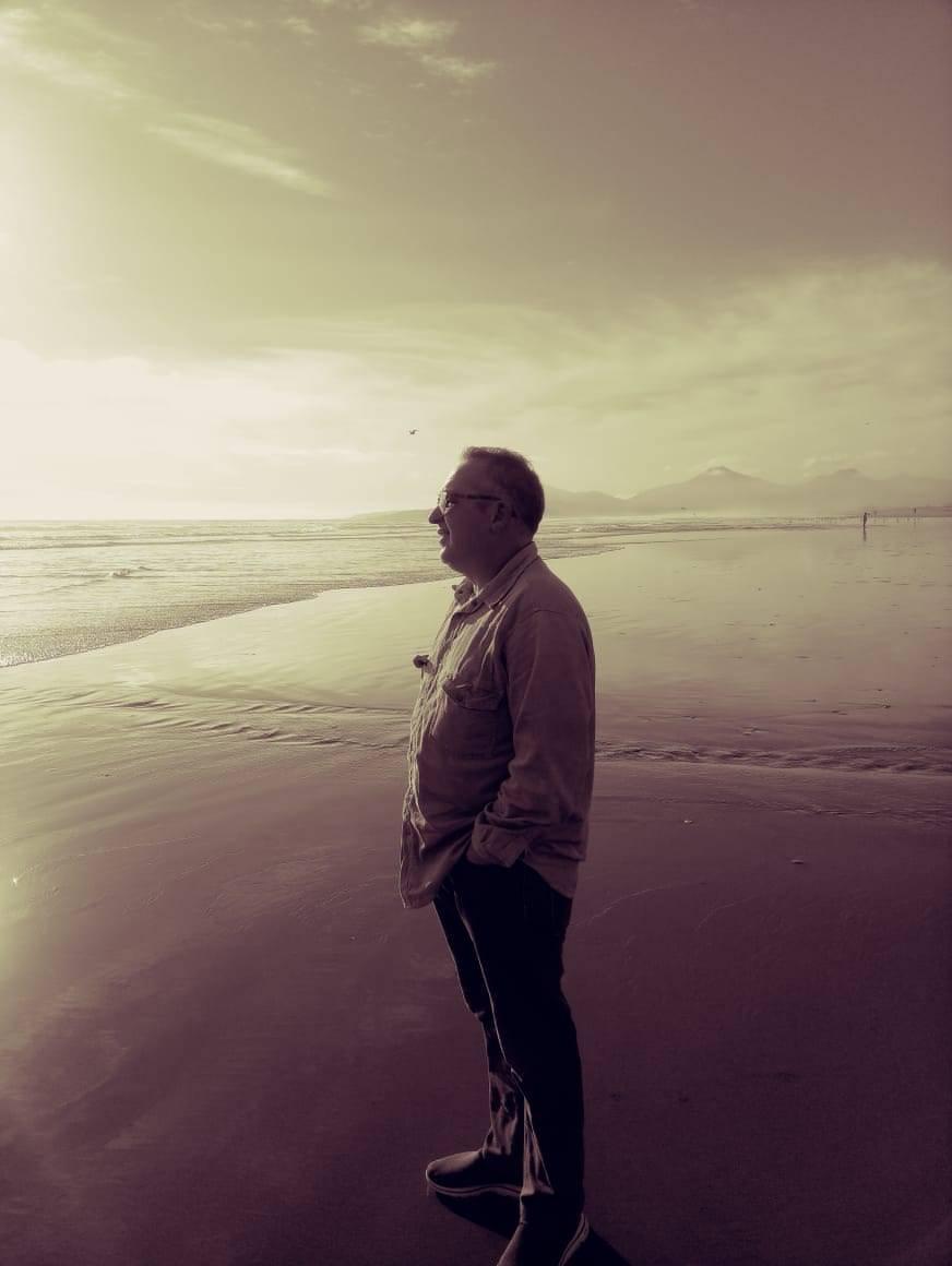 Jesús junto al Pacífico, muy cerca de su casa