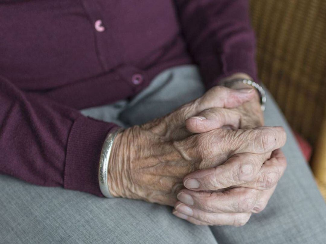 Manos de una anciana