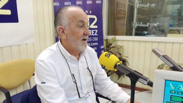 Doctor Diego del Ojo, cirujano y dermatólogo del Instituto Médico Siglo 21, en Radio Jerez