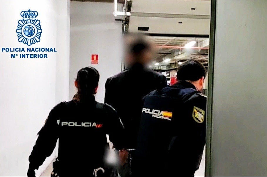 Detenido un hombre por matar a otro hace unos días en una caseta prefabricada en Alcorcón
POLICÍA NACIONAL
05/04/2022