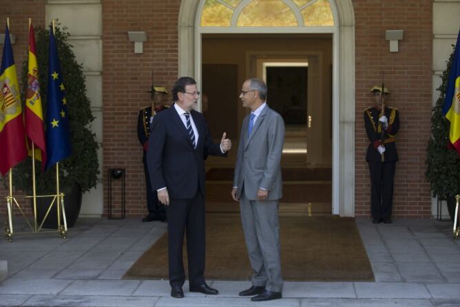 Mariano Rajoy y Antoni Martí, al comienzo de la reunión que han mantenido en Andora.