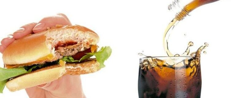 La hamburguesa y la Coca-Cola es alguno de esos alimentos adictivos.